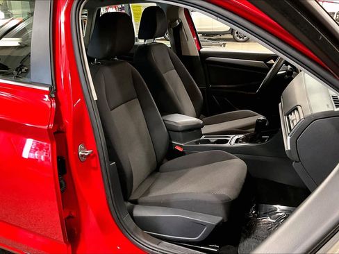 Used 2019 Volkswagen Jetta S w/ Driver Assistance Package image 9
