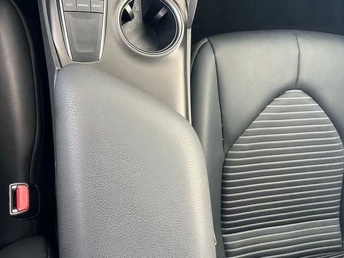 Used 2024 Toyota Camry SE image 14