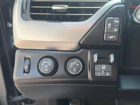 Used 2015 Chevrolet Tahoe LTZ AWD/4WD image 22