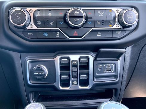 Used 2023 Jeep Wrangler Unlimited Sahara w/ Cold Weather Group AWD/4WD image 34