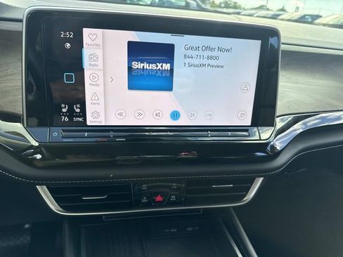 Used 2025 Volkswagen Atlas SE image 27