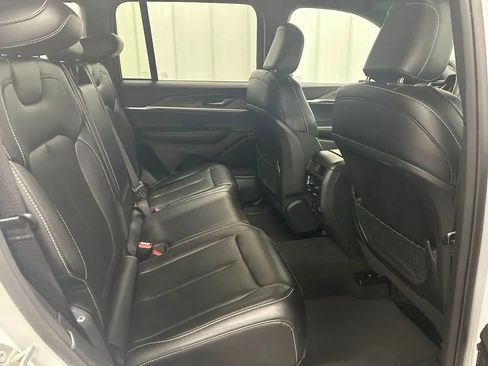 Used 2024 Jeep Grand Cherokee Limited image 15