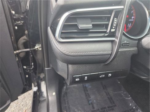 Used 2018 Toyota Camry XSE image 15