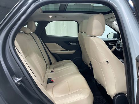Used 2018 Jaguar F-PACE Premium image 33