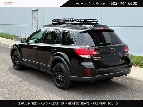 Used 2011 Subaru Outback 3.6R Limited AWD/4WD image 4