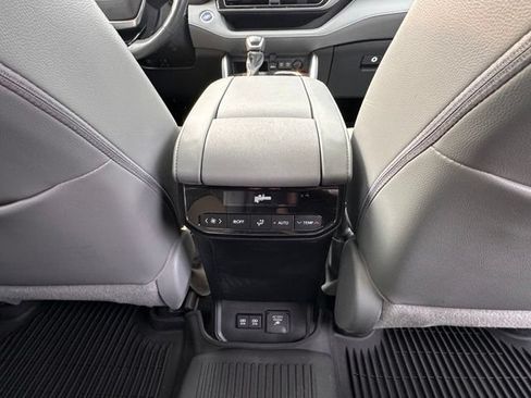 Used 2021 Toyota Highlander Limited AWD/4WD image 34
