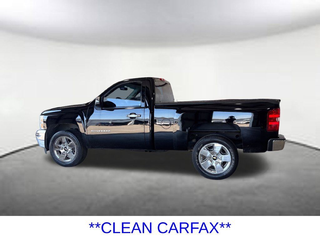 Used 2011 Chevrolet Silverado 1500 W/T RWD image 2