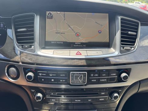 Used 2016 Hyundai Equus Signature RWD image 11