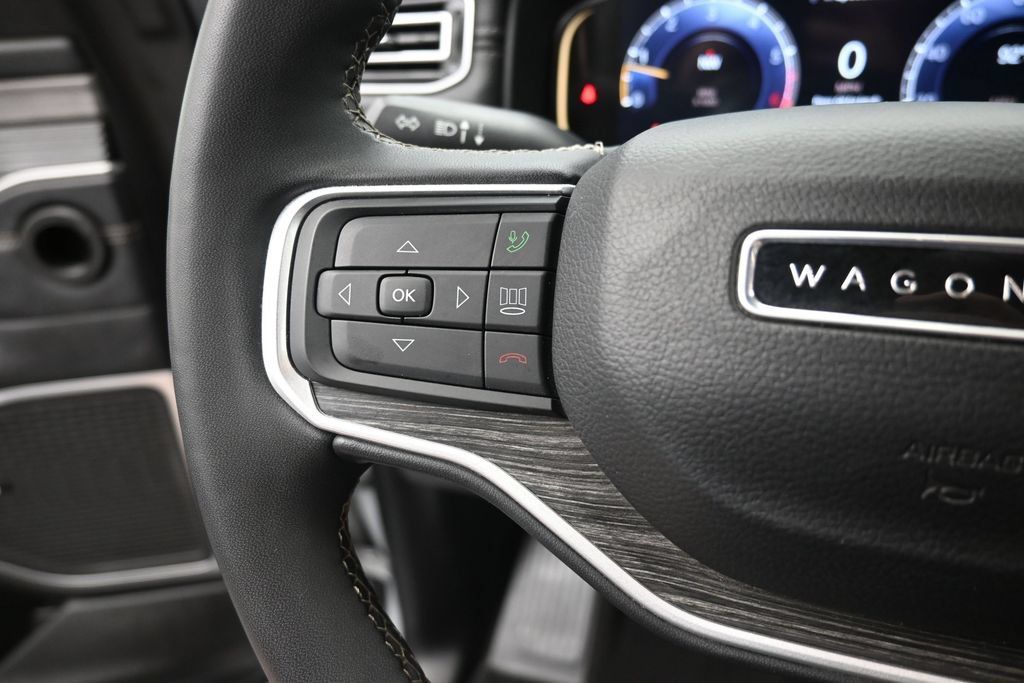Used 2024 Jeep Wagoneer Series III AWD/4WD image 3