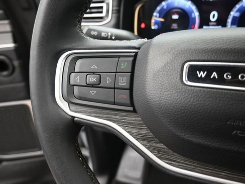 Used 2024 Jeep Wagoneer Series III AWD/4WD image 3