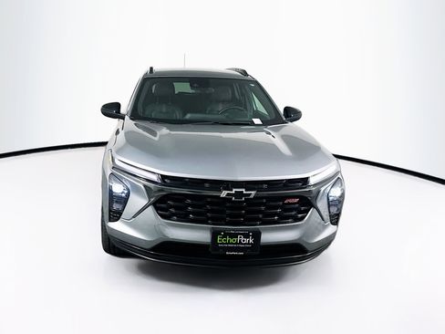 Used 2024 Chevrolet Trax RS w/ Driver Confidence Package image 2