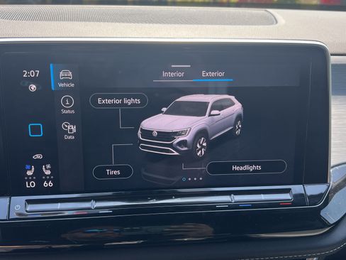 Used 2025 Volkswagen Atlas Cross Sport SE image 26