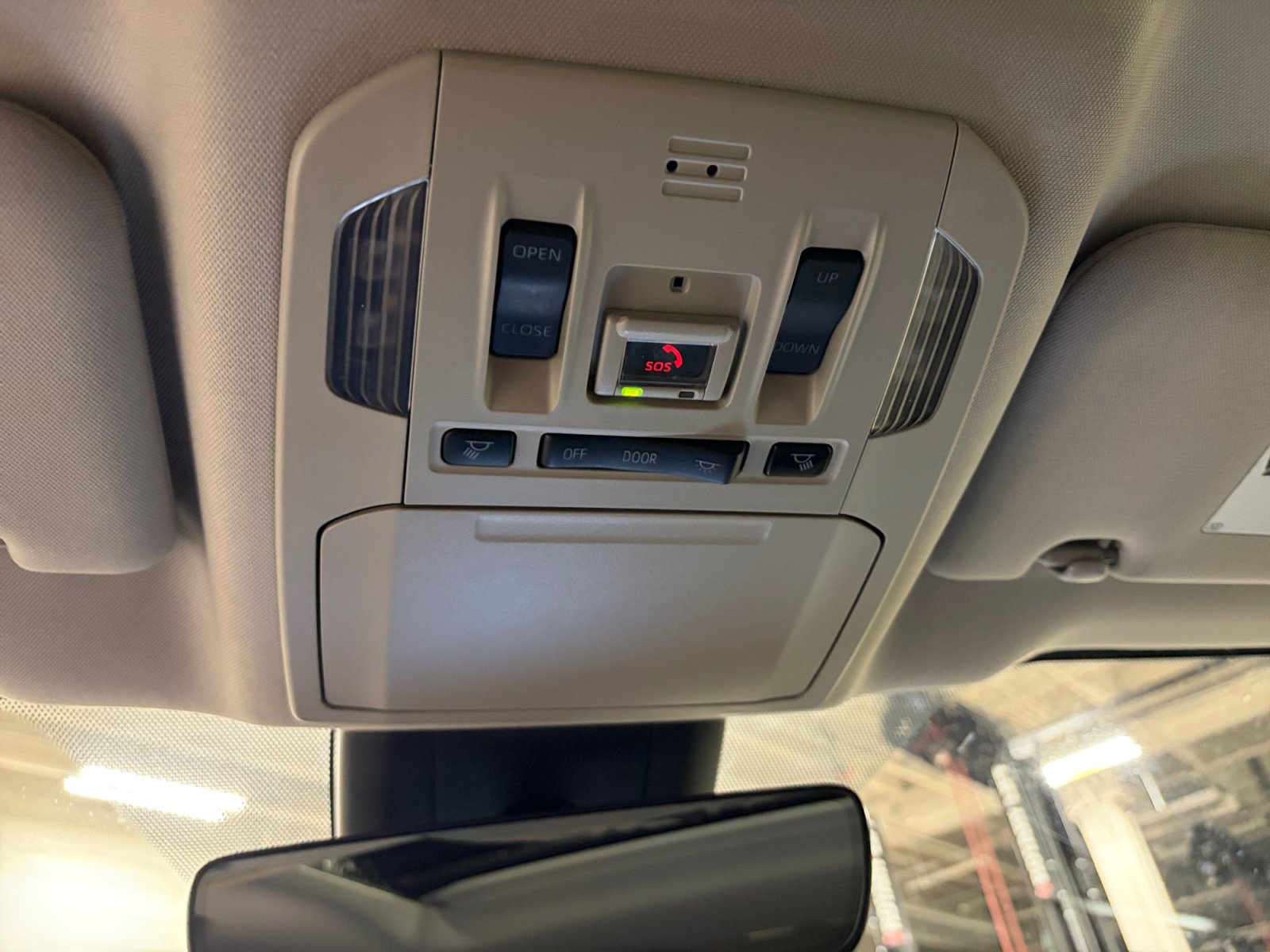 Used 2021 Toyota Highlander XLE AWD/4WD image 22