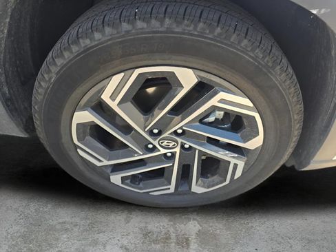 Used 2025 Hyundai Tucson Limited AWD/4WD image 18
