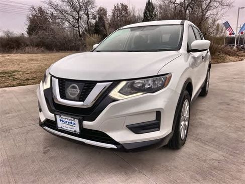 Used 2017 Nissan Rogue S image 2
