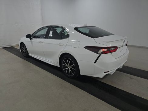Used 2023 Toyota Camry SE FWD image 7