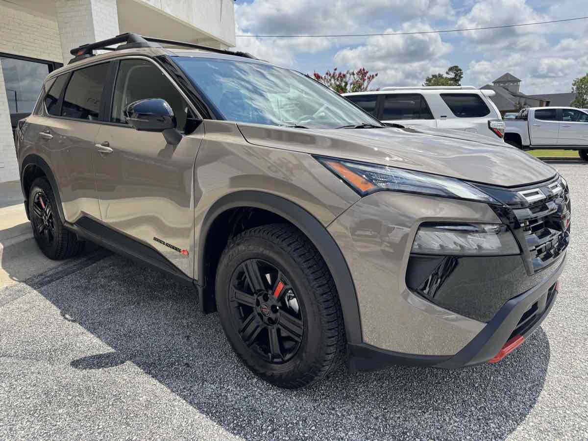 Used 2025 Nissan Rogue SV w/ Rock Creek Premium Package AWD/4WD image 4