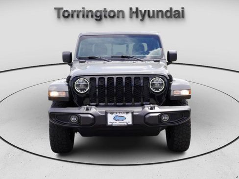 Used 2021 Jeep Gladiator Willys image 2
