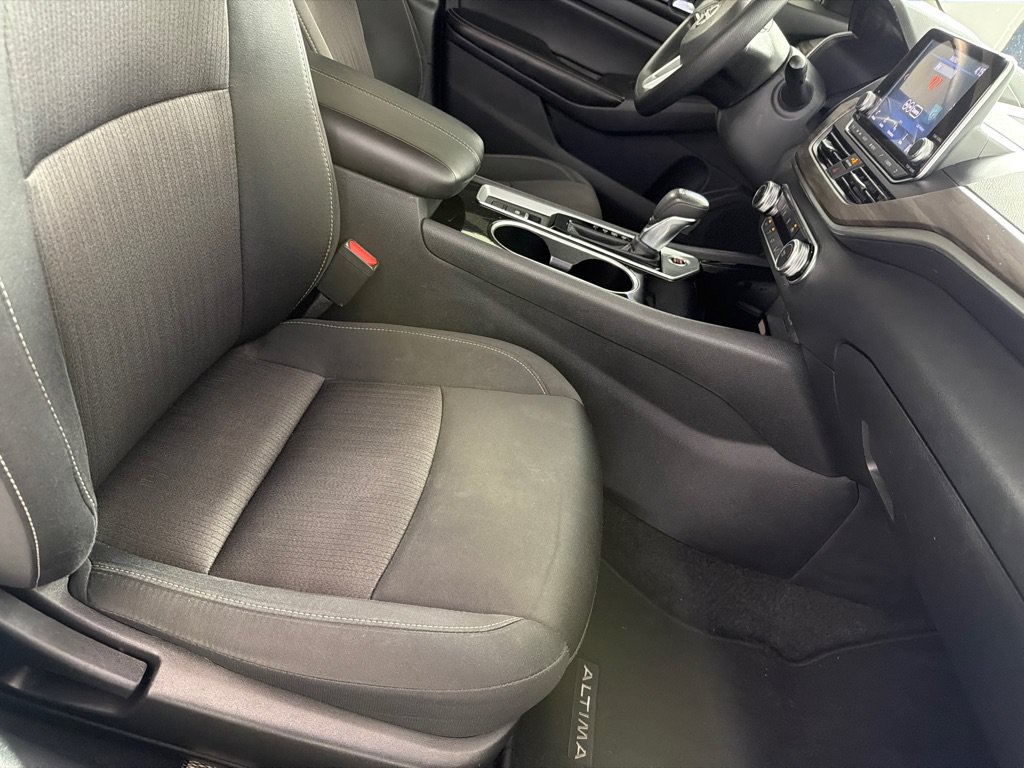 Used 2024 Nissan Altima 2.5 SV AWD/4WD image 19