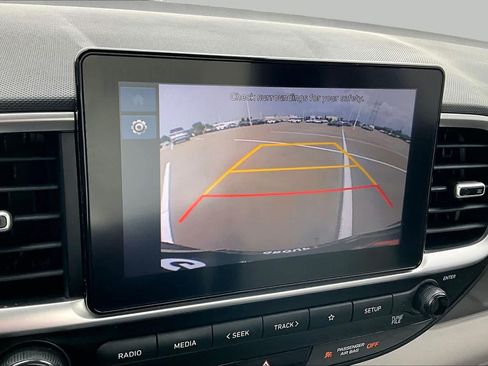 Certified 2025 Hyundai Venue SEL FWD image 27
