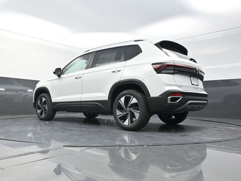 New 2026 Volkswagen Taos SE image 23