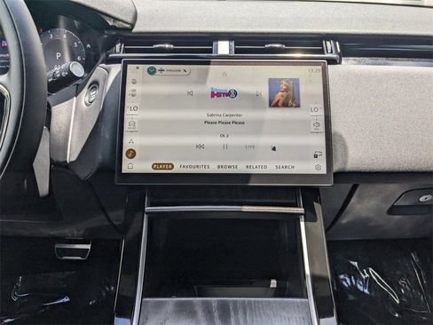 New 2025 Land Rover Range Rover Velar Dynamic SE image 16