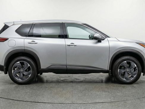 Used 2025 Nissan Rogue SV image 11