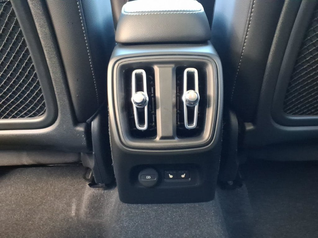Certified 2024 Volvo XC40 B5 Plus w/ Protection Package Premier AWD/4WD image 23