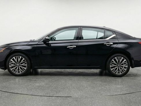Used 2025 Nissan Altima 2.5 SV image 5