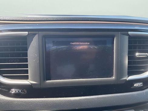 Used 2022 Chrysler Voyager LX FWD image 22