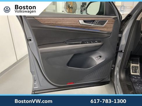 Used 2025 Volkswagen Atlas SEL Premium R-Line image 30