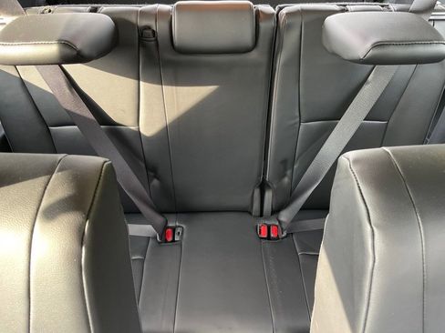 Used 2024 Toyota Highlander XLE image 24