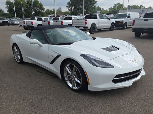 Used 2018 Chevrolet Corvette Stingray Convertible w/ 2LT Preferred Equipment Group RWD image 8