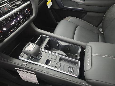 New 2025 Nissan Pathfinder SL image 26