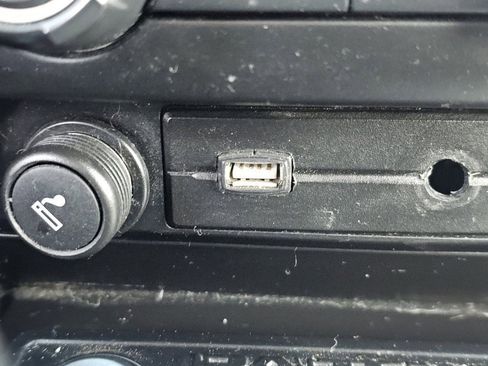 Used 2011 Ford F150 Raptor image 13