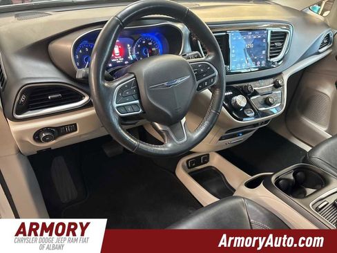 Used 2020 Chrysler Pacifica Touring-L Plus image 10