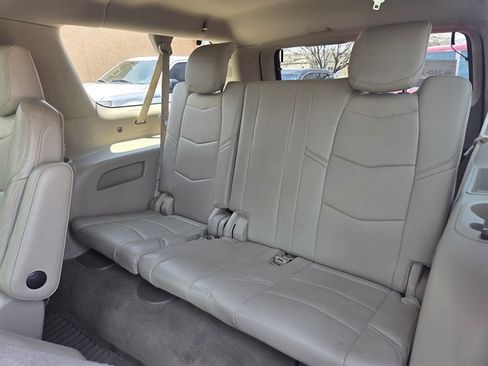 Used 2019 Cadillac Escalade ESV Luxury AWD/4WD image 13