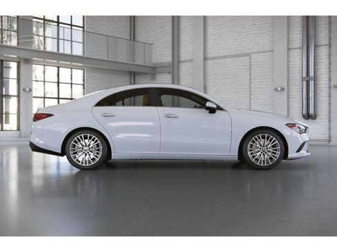 Used 2022 Mercedes-Benz CLA 250 image 2