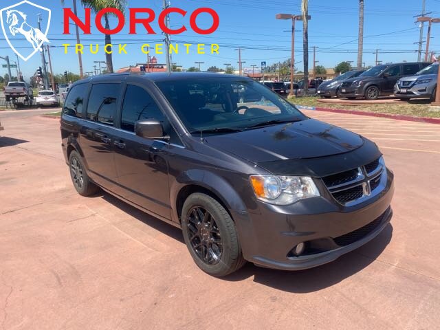 Used 2018 Dodge Grand Caravan SXT FWD image 2