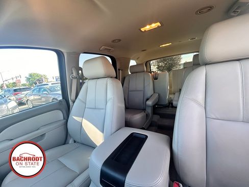 Used 2010 Chevrolet Tahoe LT w/ Luxury Package AWD/4WD image 12