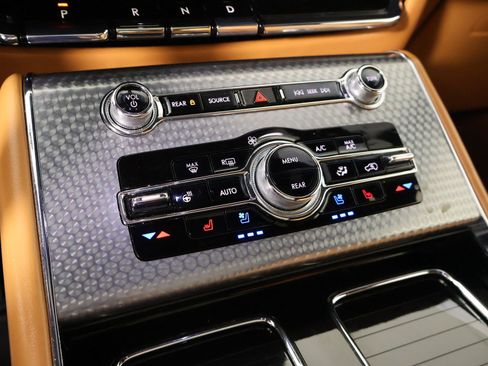 Used 2023 Lincoln Aviator Black Label w/ Dynamic Handling Package AWD/4WD image 8