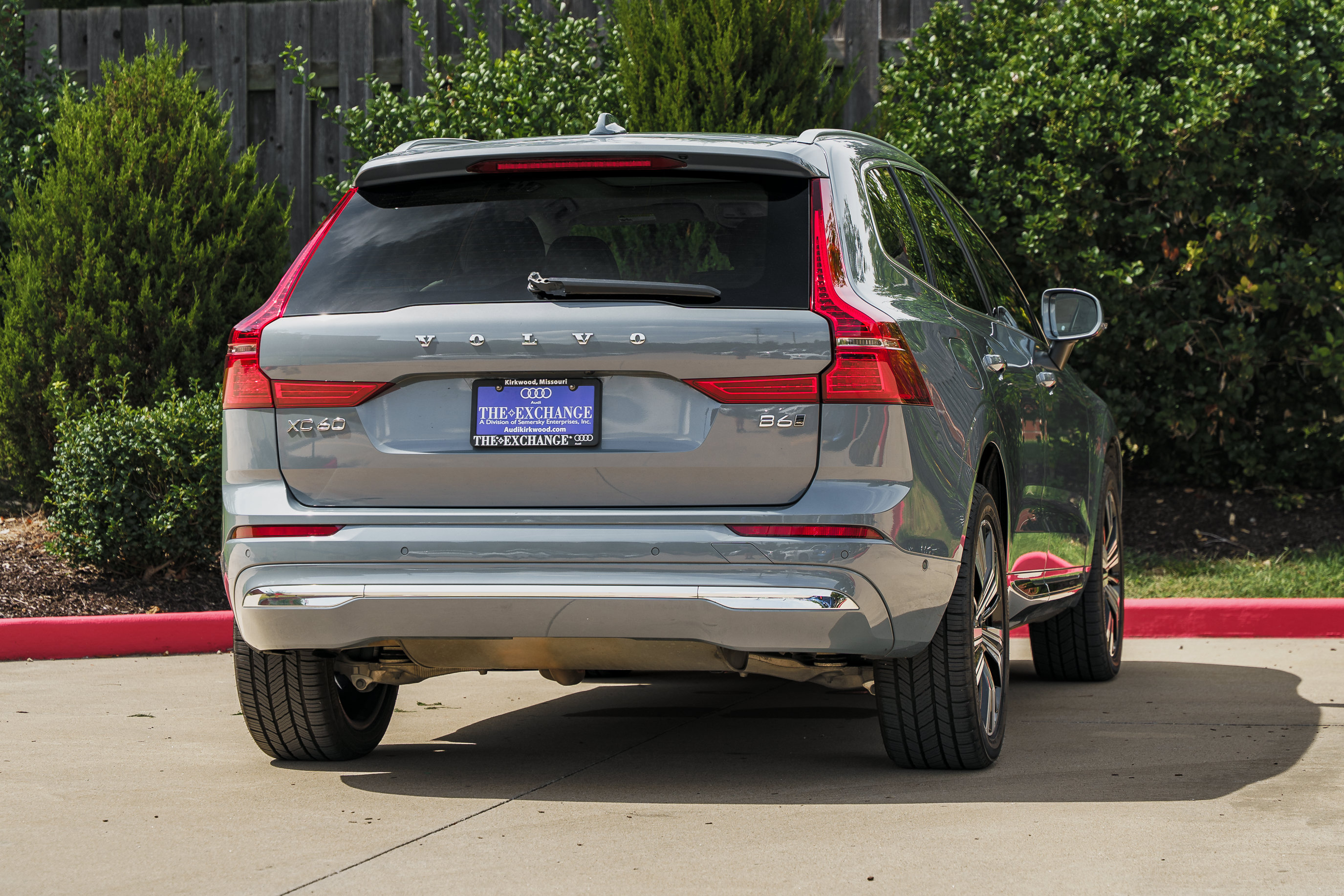 Used 2022 Volvo XC60 B6 Inscription w/ Advanced Package AWD/4WD image 3