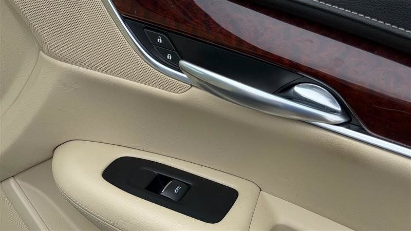 Used 2018 Cadillac XT5 Luxury w/ Driver Awareness Package AWD/4WD image 37