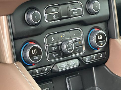 Used 2024 Chevrolet Tahoe High Country w/ Advanced Technology Package AWD/4WD image 18