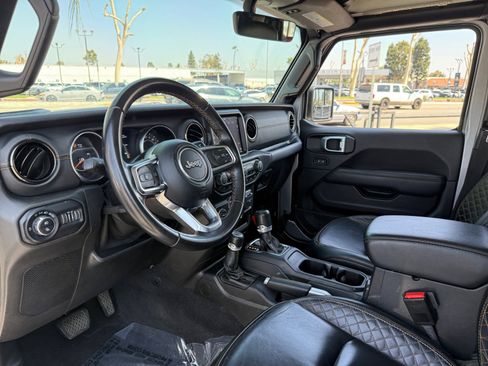 Used 2021 Jeep Gladiator Overland image 15