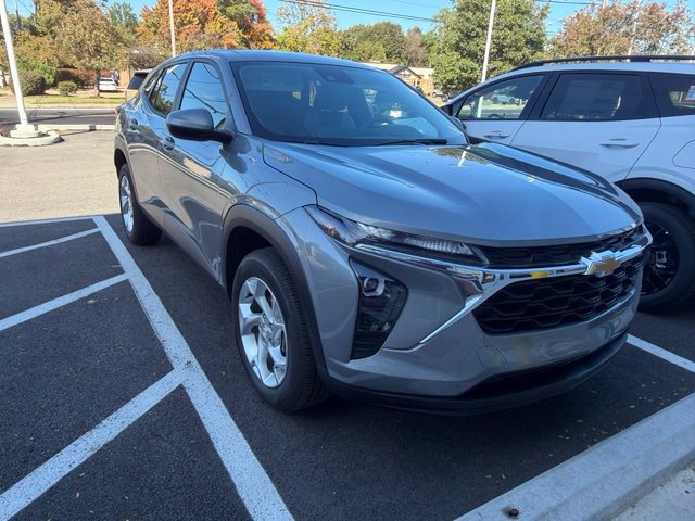 Used 2024 Chevrolet Trax LS w/ LS Convenience Package FWD image 1