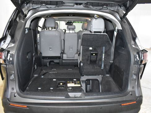 Used 2025 Toyota Sienna XLE FWD image 35