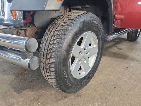 Used 2007 Jeep Wrangler Unlimited Rubicon w/ Dual Top Group image 27