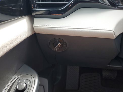 New 2025 Volkswagen Taos S image 18