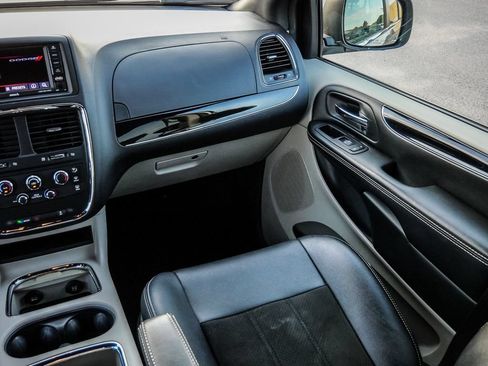 Used 2019 Dodge Grand Caravan SXT FWD image 33